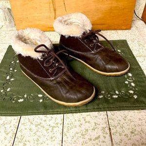 Minnetonka Moccasin Size 8 in Rich Brown Color.   They are Water Resistant.